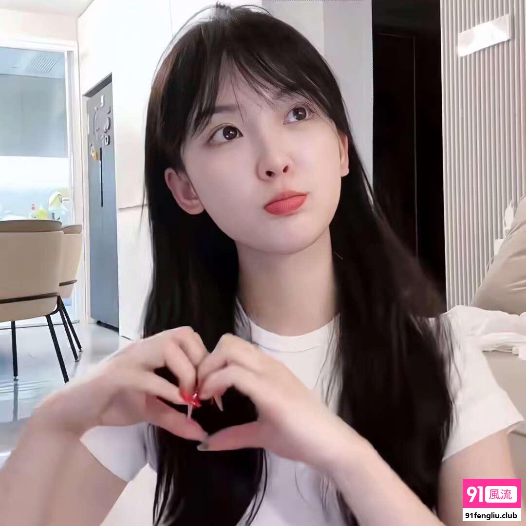 刚毕业的巨乳萝莉学生妹带楼兼职外出